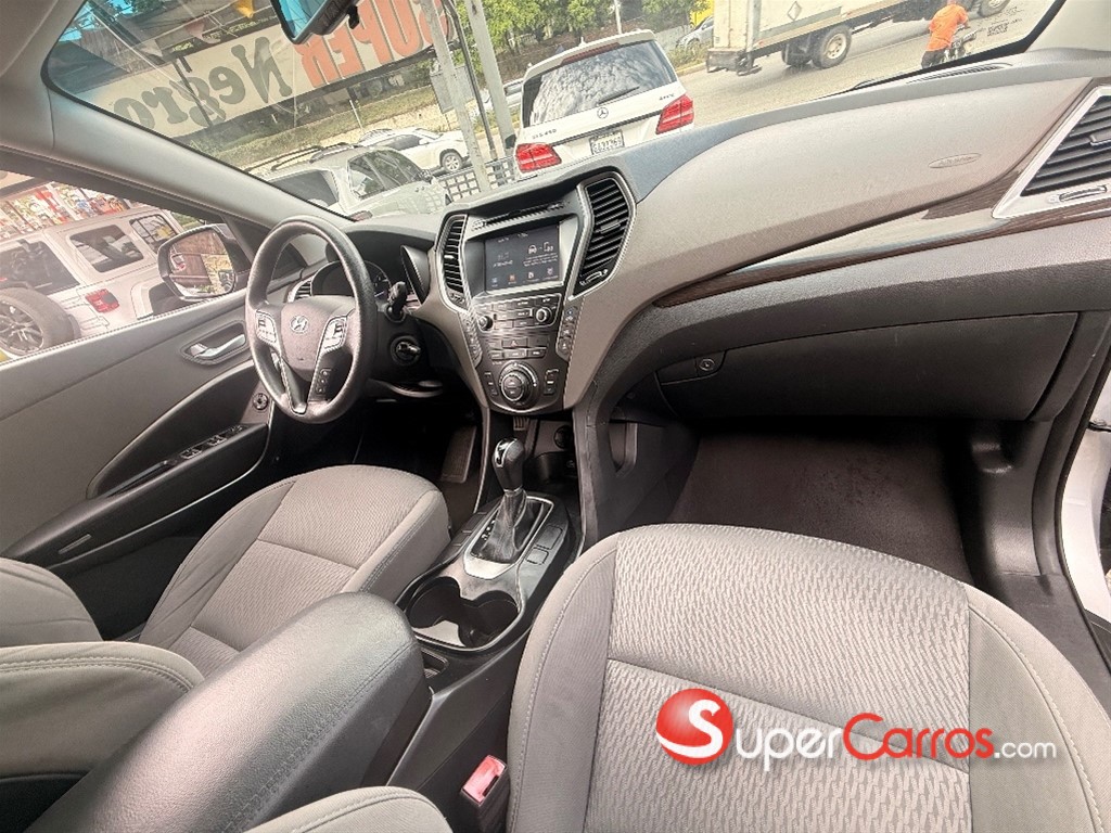2017 Hyundai Santa Fe — foto 10 / 12