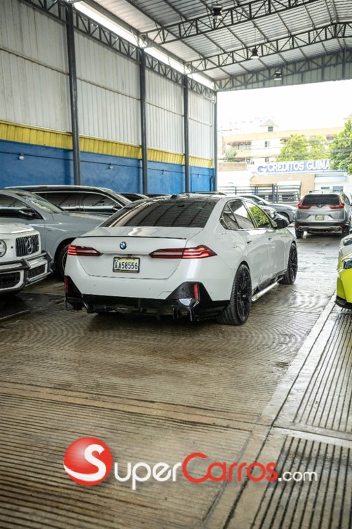 2024 BMW Serie 5 520i — foto 6 / 12