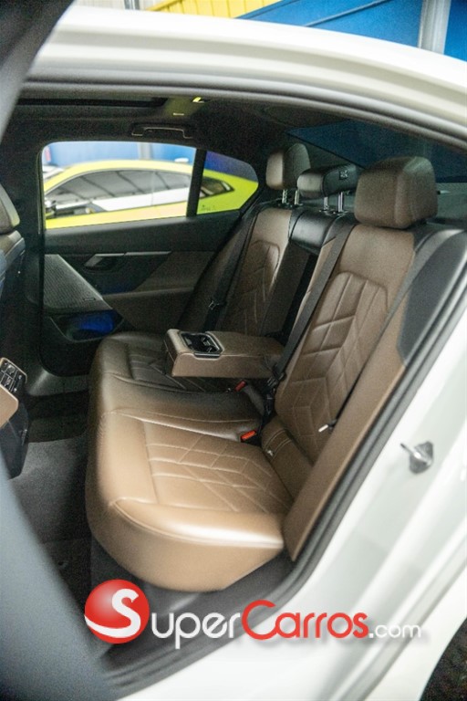 2024 BMW Serie 5 520i — foto 8 / 12