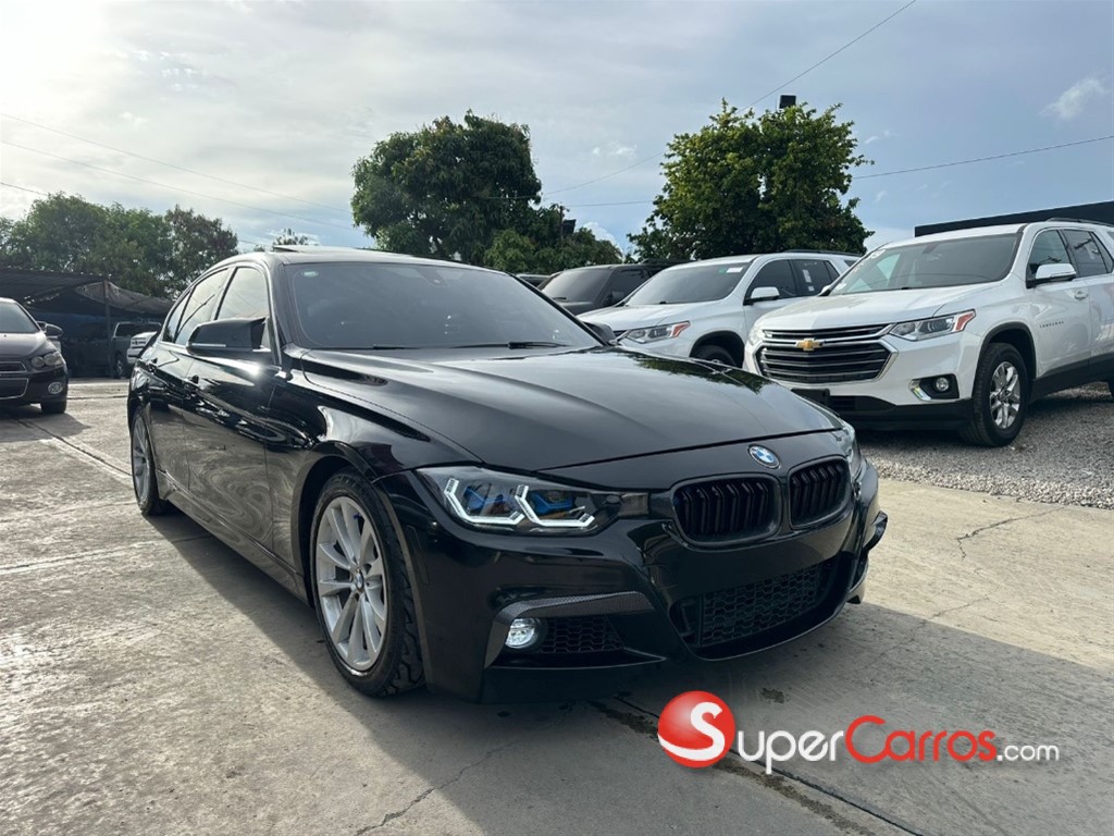 2018 BMW Serie 3 330i — foto 2 / 9