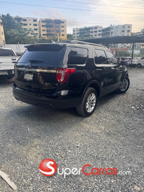2017 Ford Explorer — foto 4 / 10