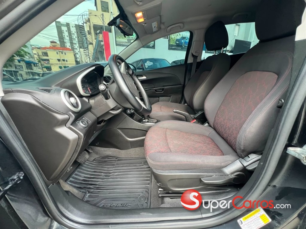 2020 Chevrolet Sonic RS — foto 6 / 10