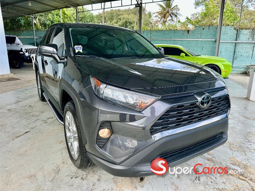 2022 Toyota RAV4 LE — foto 2 / 8
