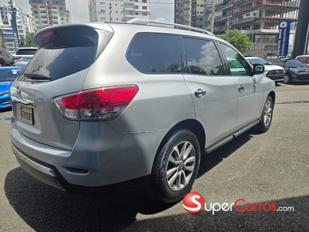 2016 Nissan Pathfinder — foto 2 / 10