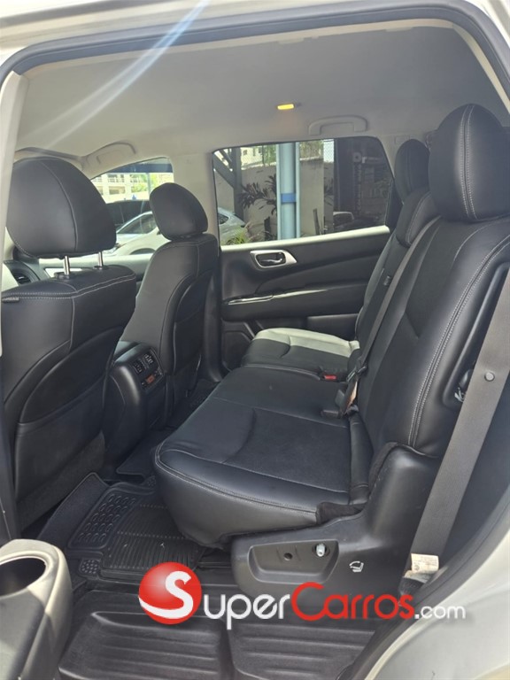 2016 Nissan Pathfinder — foto 3 / 10