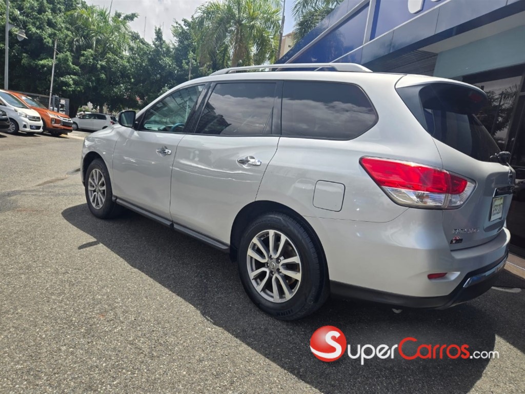 2016 Nissan Pathfinder — foto 5 / 10
