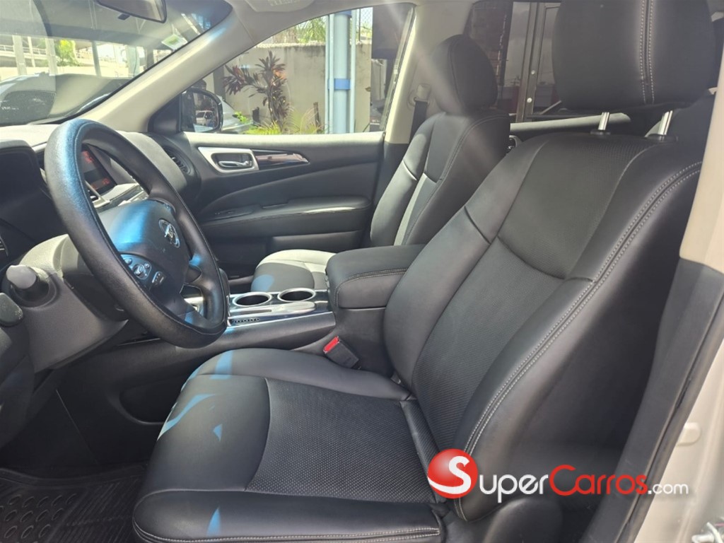 2016 Nissan Pathfinder — foto 7 / 10