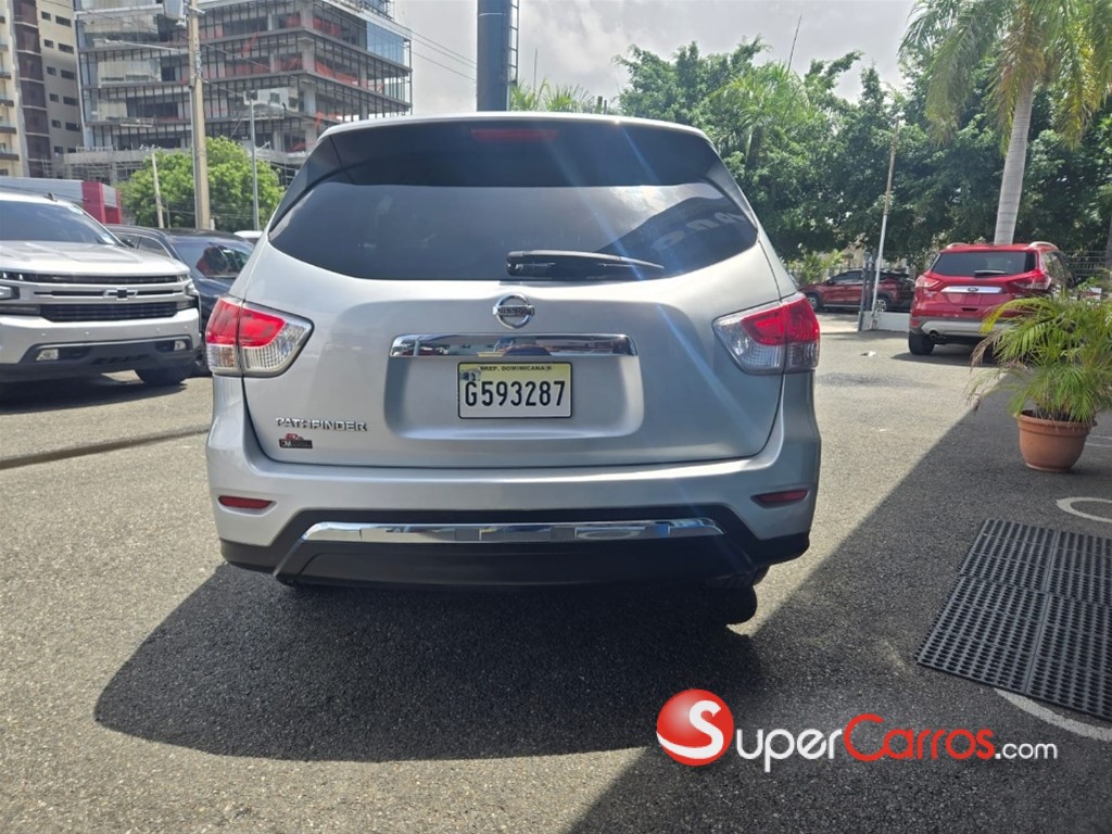 2016 Nissan Pathfinder — foto 9 / 10