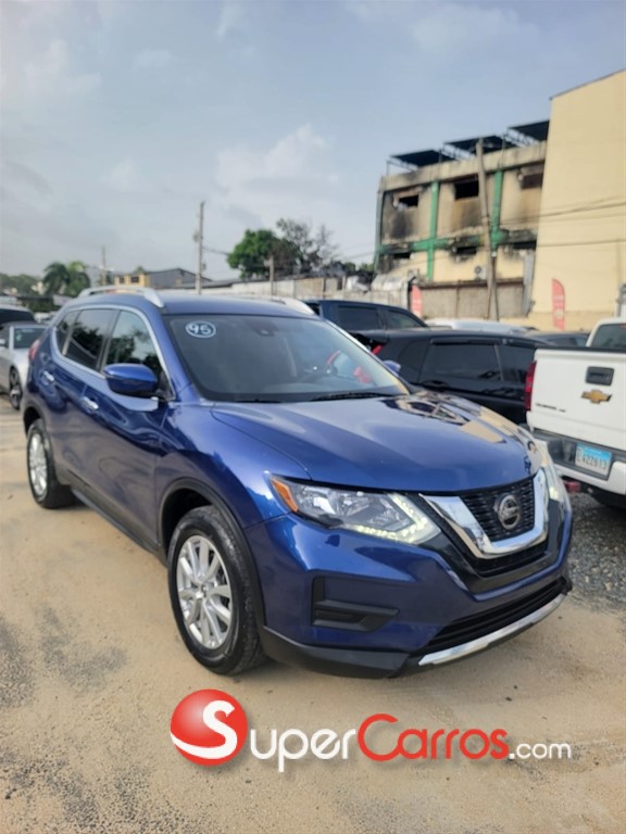 2020 Nissan Rogue SV — foto 3 / 9