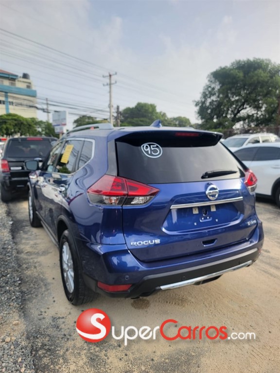 2020 Nissan Rogue SV — foto 4 / 9