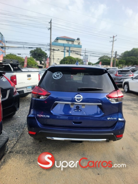 2020 Nissan Rogue SV — foto 6 / 9