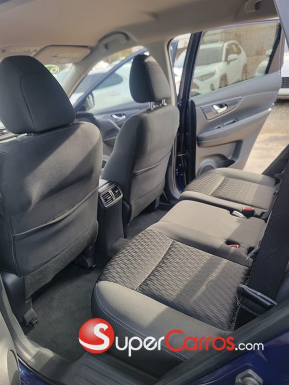 2020 Nissan Rogue SV — foto 8 / 9