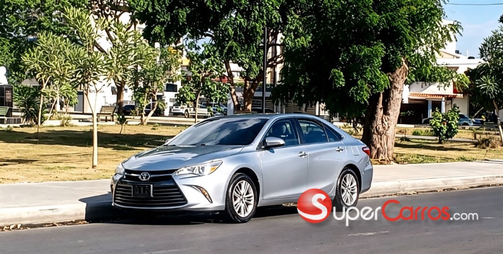 2016 Toyota Camry LE — foto 1 / 10