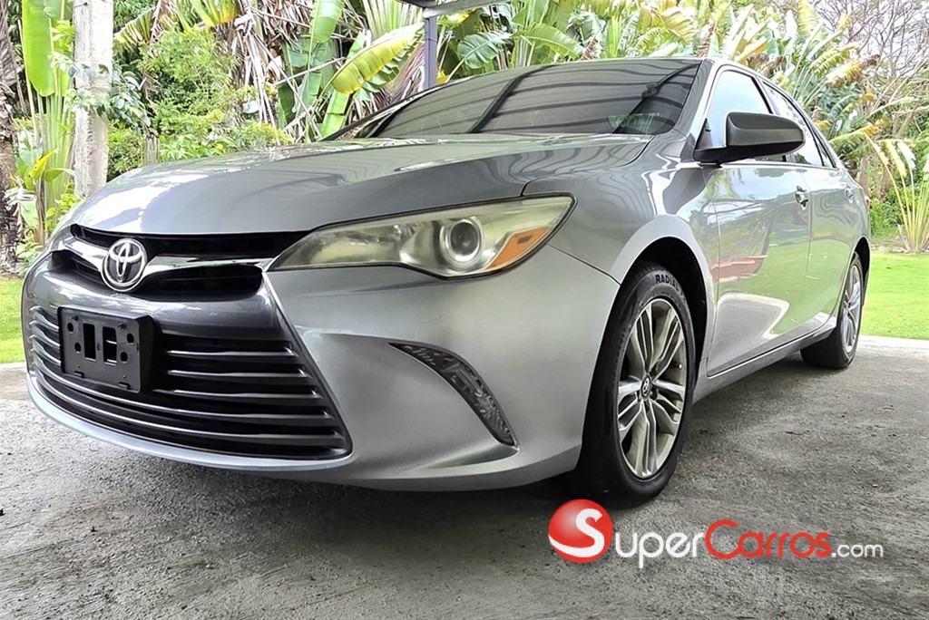 2016 Toyota Camry LE — foto 8 / 10