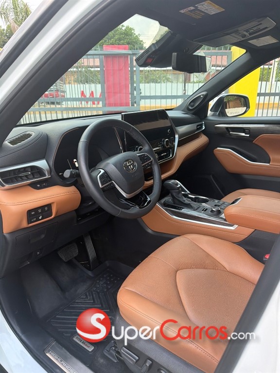2025 Toyota Highlander Platinum — foto 5 / 9