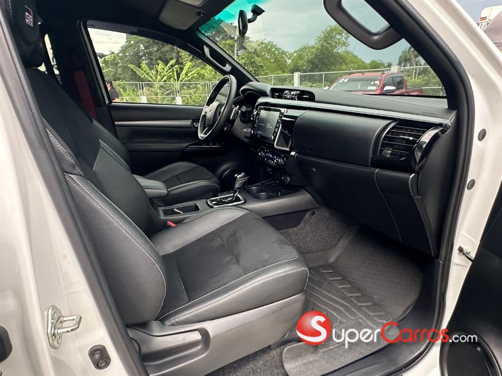 2025 Toyota Hilux GR Sport — foto 7 / 12