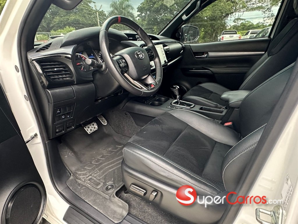 2025 Toyota Hilux GR Sport — foto 9 / 12