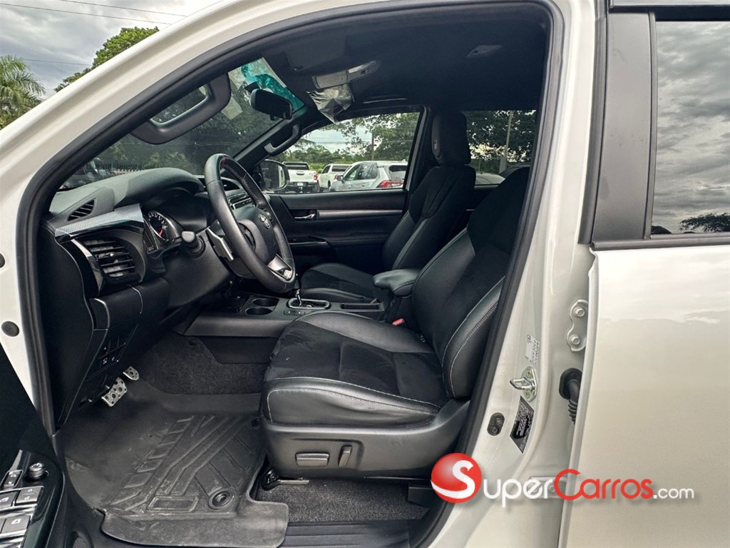 2025 Toyota Hilux GR Sport — foto 10 / 12