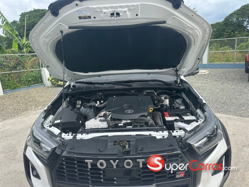 2025 Toyota Hilux GR Sport — foto 12 / 12