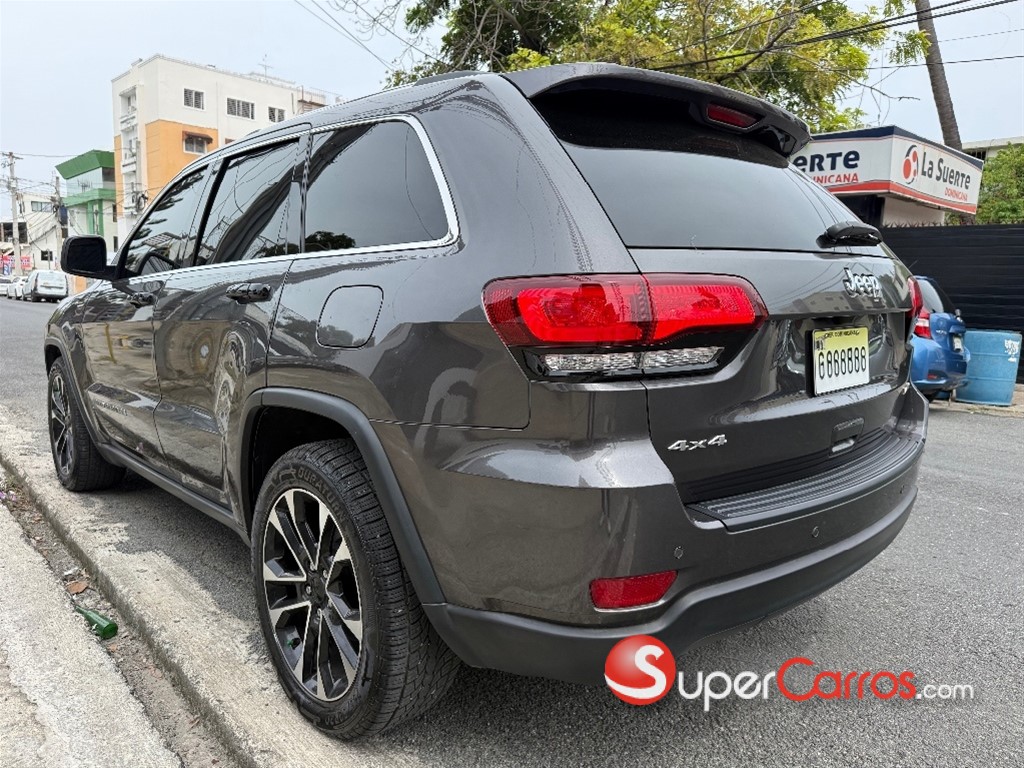 2020 Jeep Grand Cherokee Laredo 4x4 — foto 6 / 10