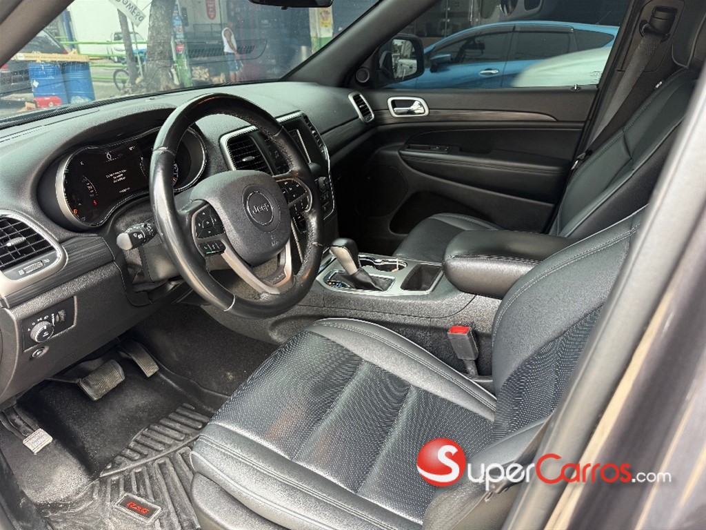 2020 Jeep Grand Cherokee Laredo 4x4 — foto 9 / 10