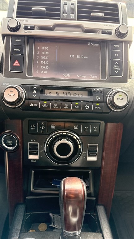 2014 Toyota Land Cruiser VXL — foto 7 / 12