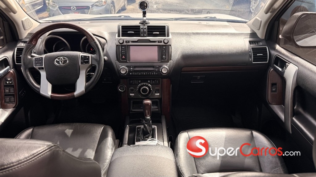 2014 Toyota Land Cruiser VXL — foto 9 / 12