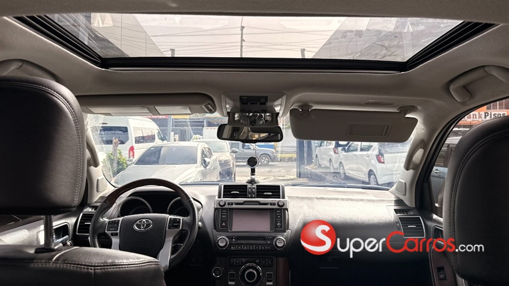 2014 Toyota Land Cruiser VXL — foto 12 / 12