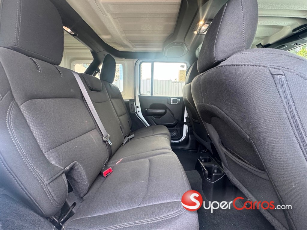 2020 Jeep Wrangler Unlimited Sport — foto 9 / 12