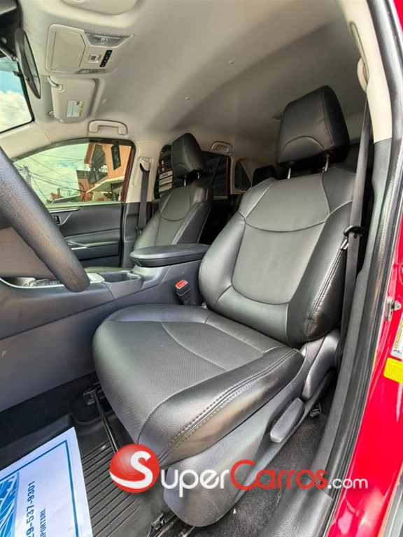 2025 Toyota RAV4 LE — foto 5 / 12