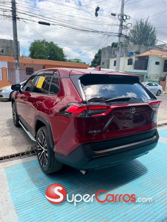2025 Toyota RAV4 LE — foto 8 / 12