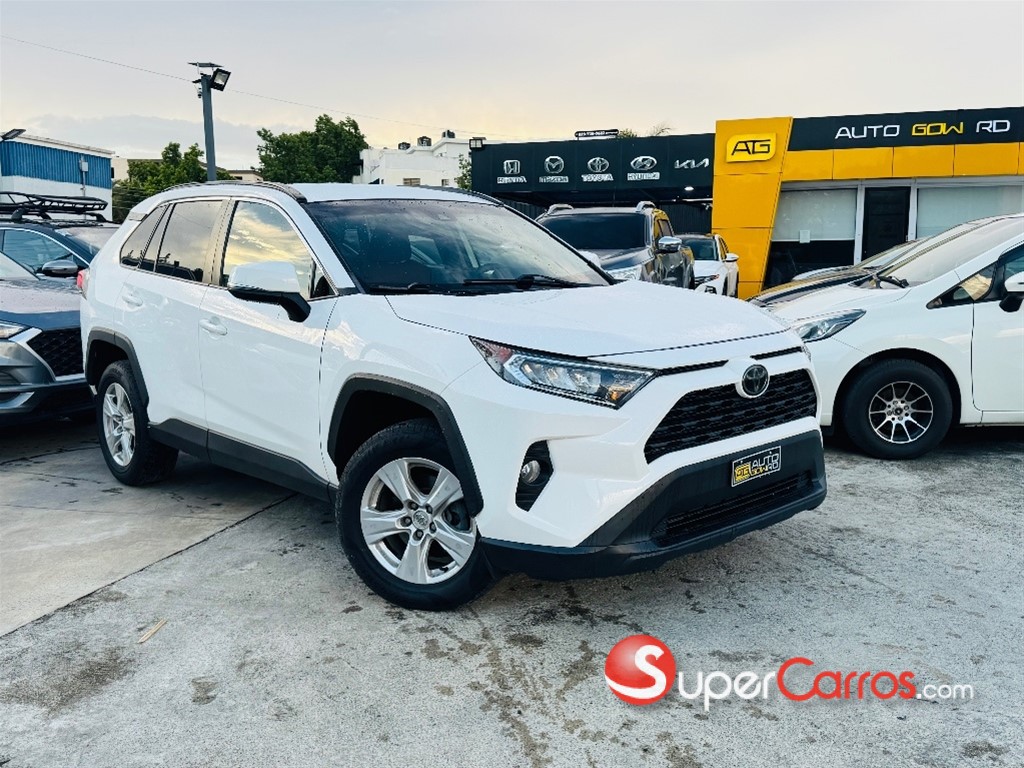 2020 Toyota RAV4 XLE — foto 1 / 12