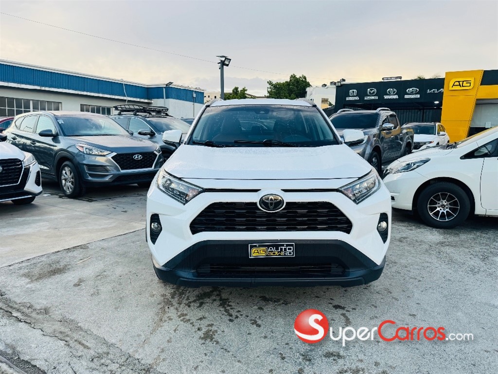 2020 Toyota RAV4 XLE — foto 2 / 12