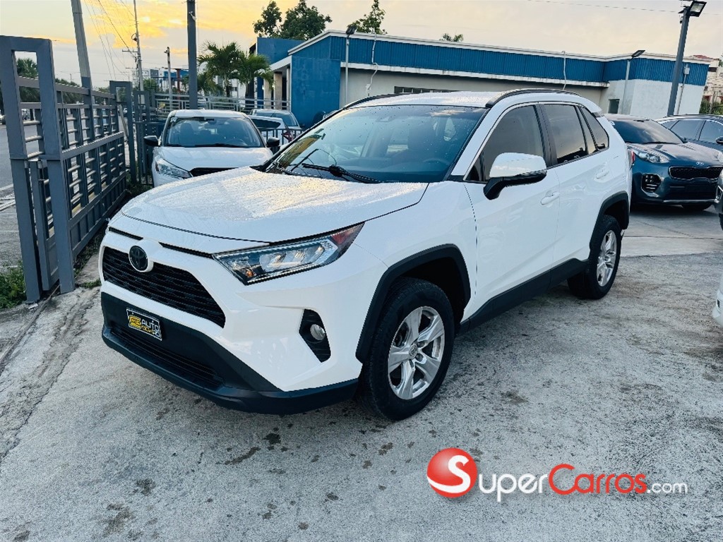 2020 Toyota RAV4 XLE — foto 3 / 12