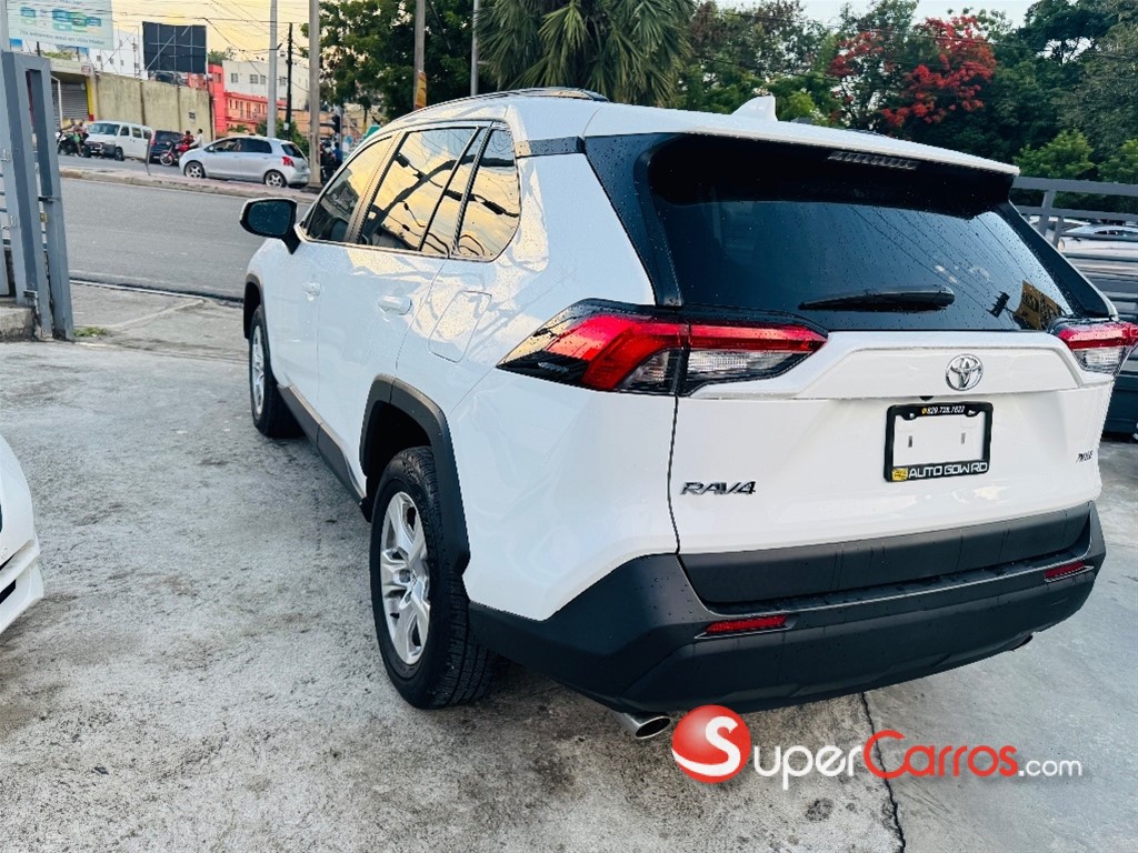 2020 Toyota RAV4 XLE — foto 4 / 12