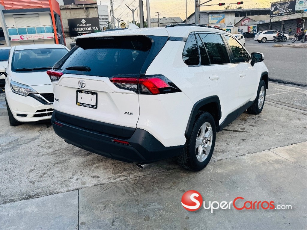 2020 Toyota RAV4 XLE — foto 6 / 12