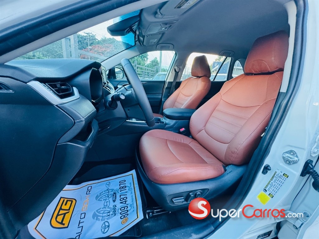 2020 Toyota RAV4 XLE — foto 7 / 12