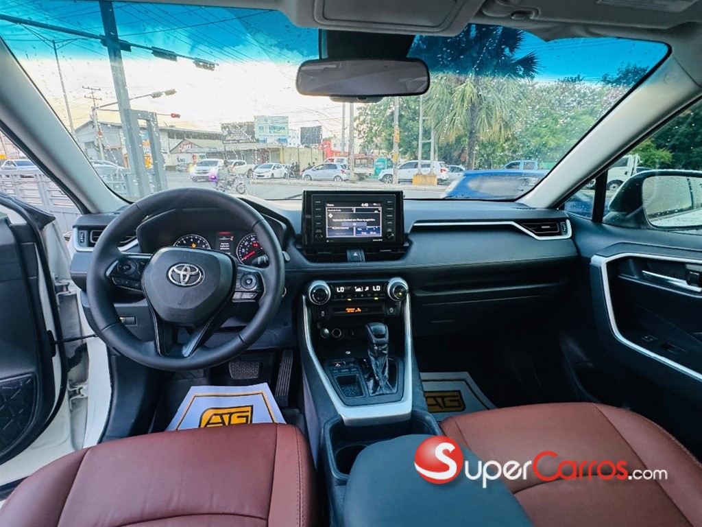 2020 Toyota RAV4 XLE — foto 10 / 12