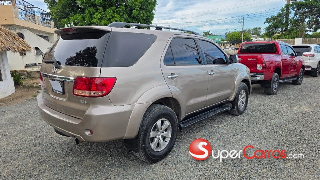 2008 Toyota Fortuner SRV — foto 2 / 10
