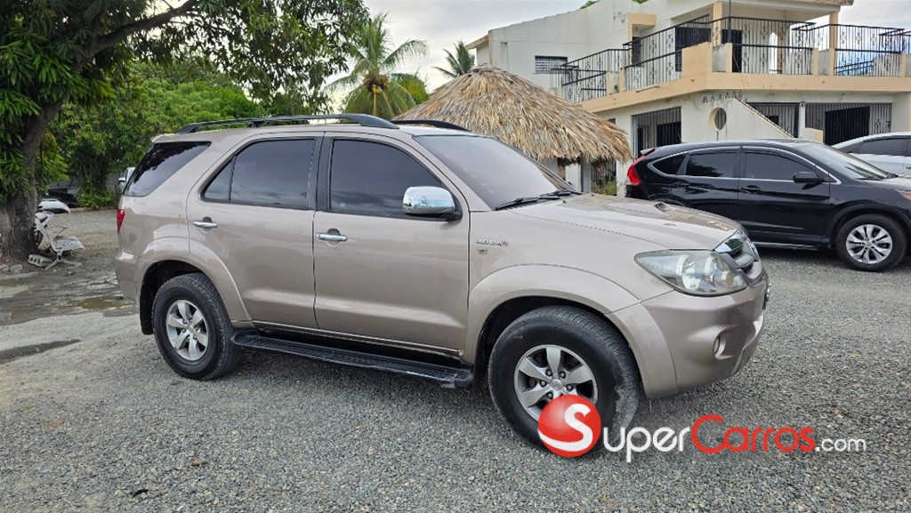 2008 Toyota Fortuner SRV — foto 3 / 10