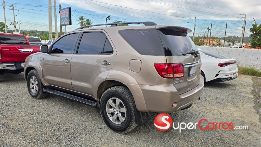 2008 Toyota Fortuner SRV — foto 4 / 10