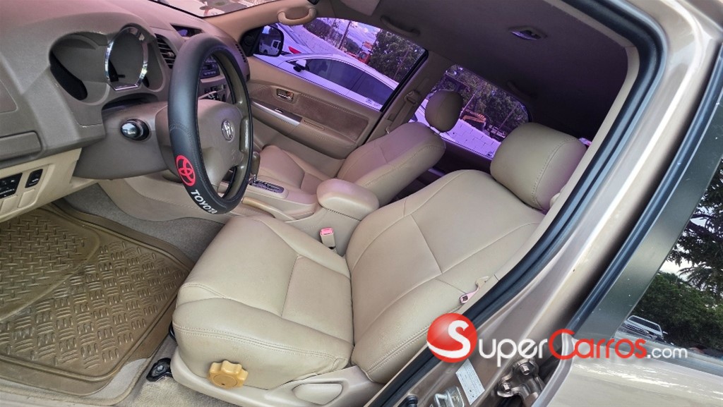 2008 Toyota Fortuner SRV — foto 5 / 10