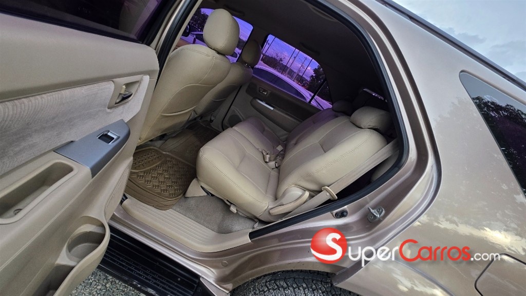 2008 Toyota Fortuner SRV — foto 7 / 10