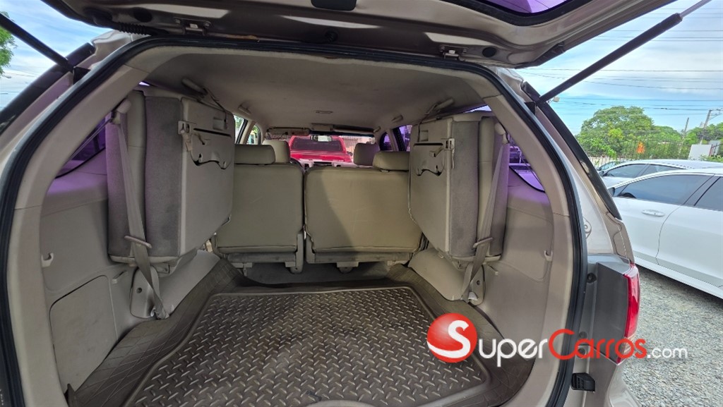 2008 Toyota Fortuner SRV — foto 8 / 10