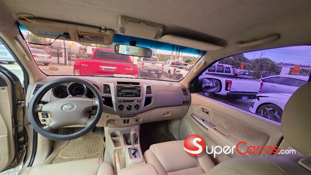 2008 Toyota Fortuner SRV — foto 9 / 10