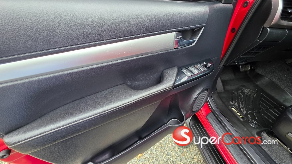 2021 Toyota Hilux SRV — foto 8 / 12
