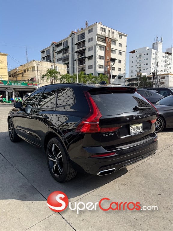 2020 Volvo XC60 T5 R Design — foto 4 / 8