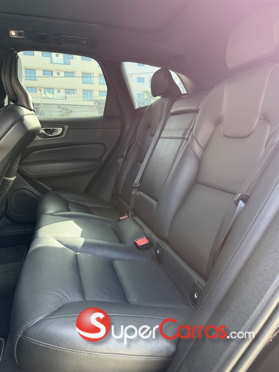 2020 Volvo XC60 T5 R Design — foto 7 / 8