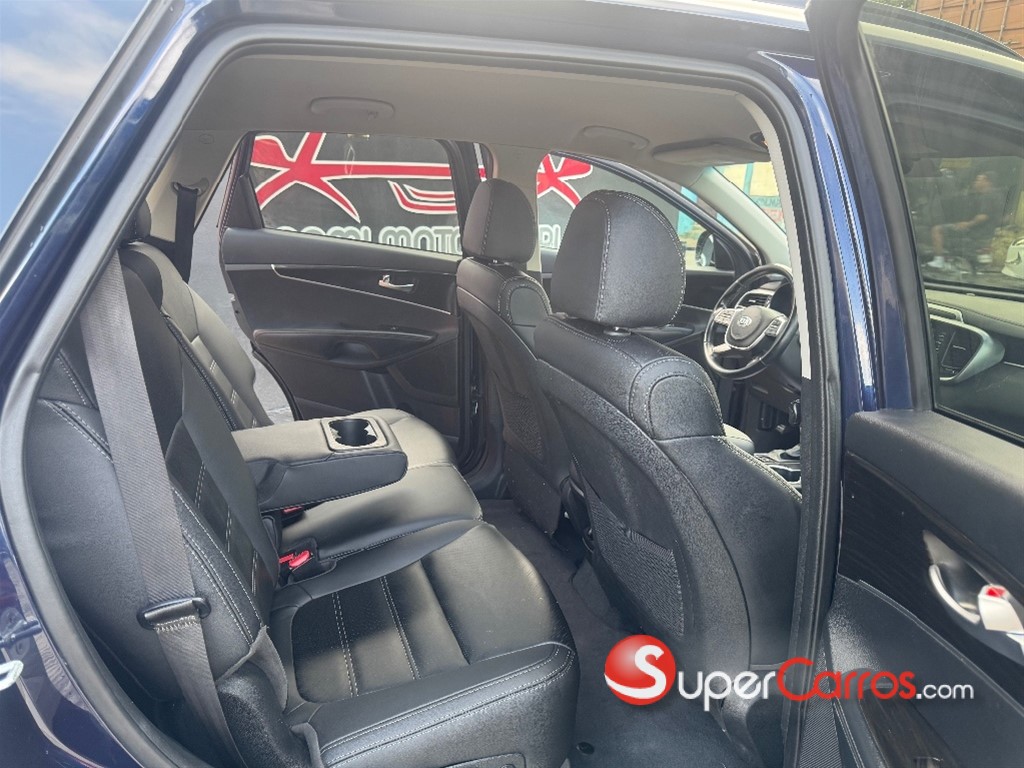 2020 Kia Sorento S — foto 10 / 12