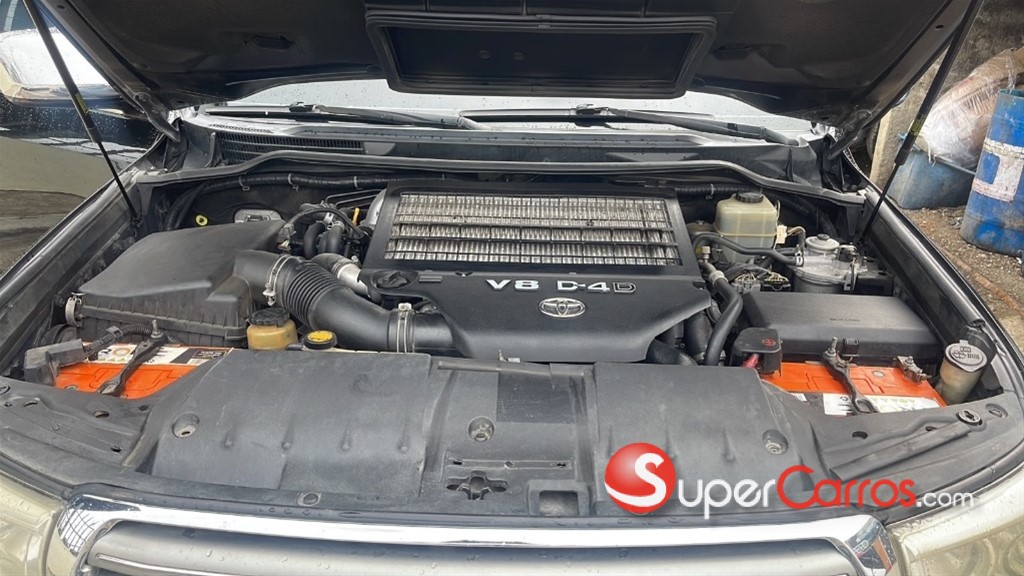 2011 Toyota Land Cruiser VX — foto 5 / 12